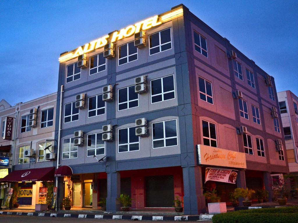 Altis Hotel Langkawi Куа Екстериор снимка